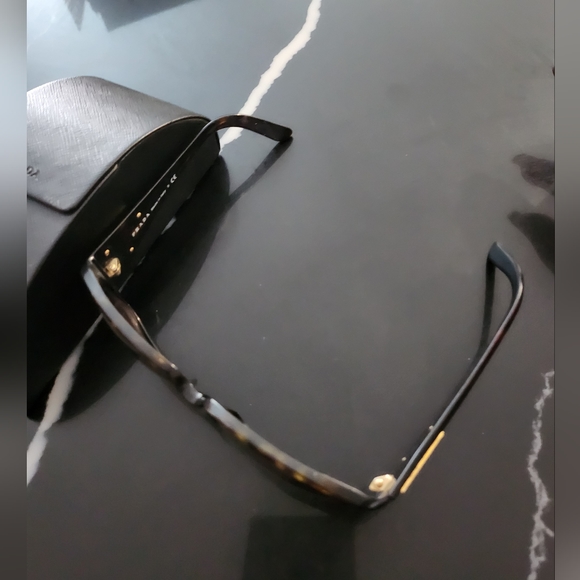 Prada sunglasses with case - Picture 3 of 3